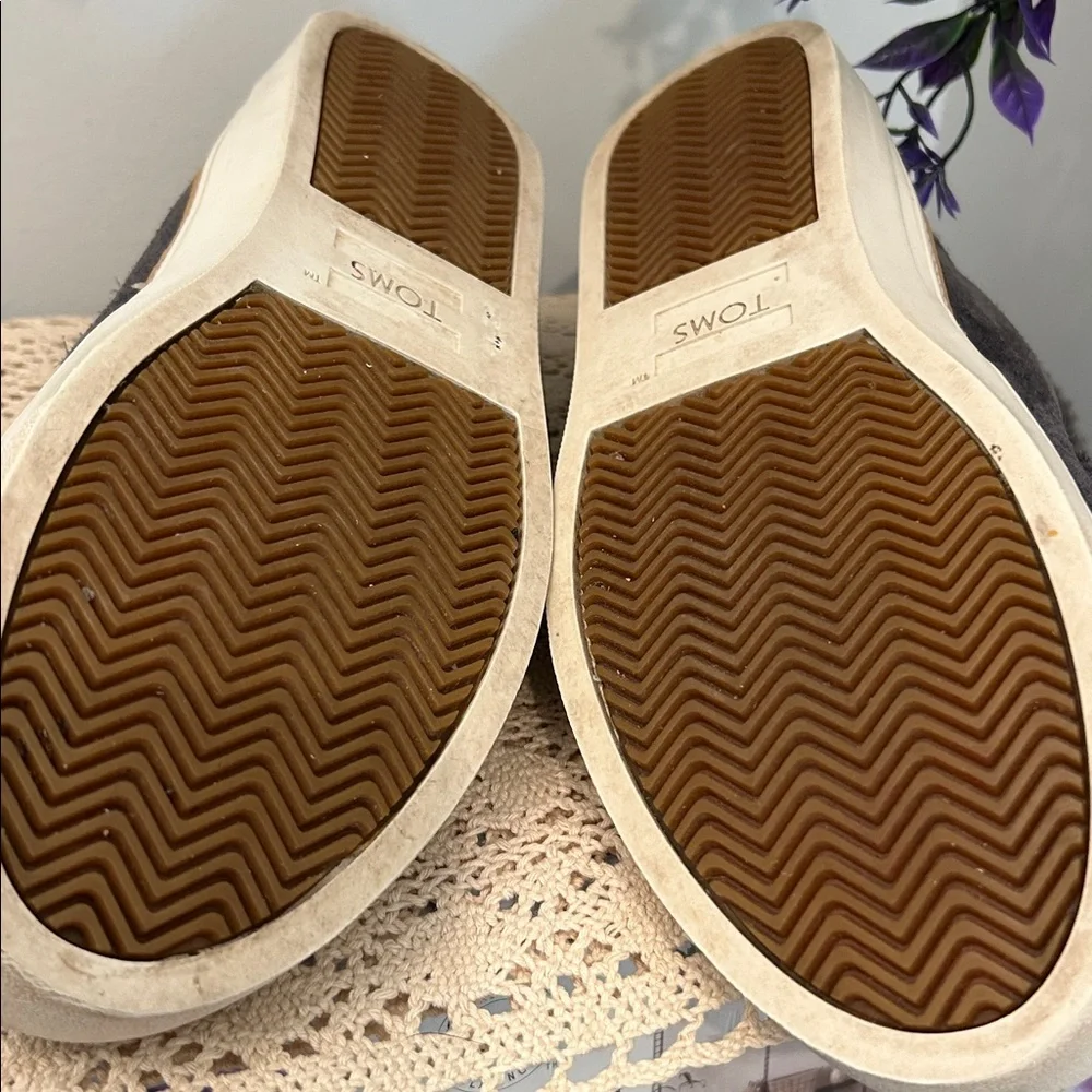 TOMS Paxton Suede Shoes Mid-Cut Faux Fur Lined OrthoLite Insole Water Resistant